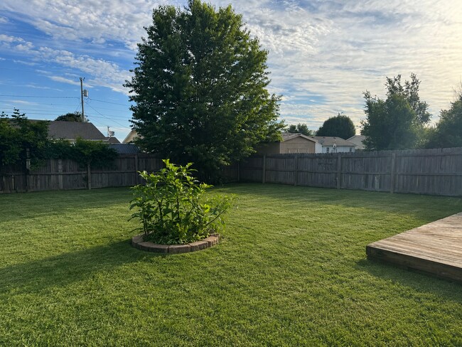 Foto del edificio - 3 Bed Home with a Large Fenced in Back Yard