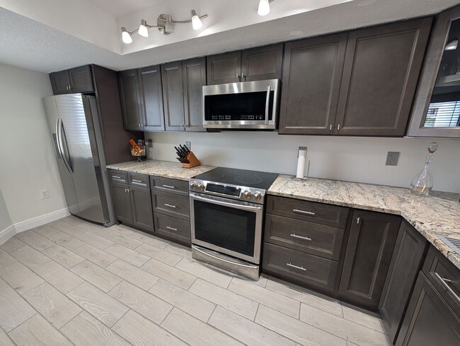 Building Photo - Fairview Vista Point 2 Bed / 2 Bath