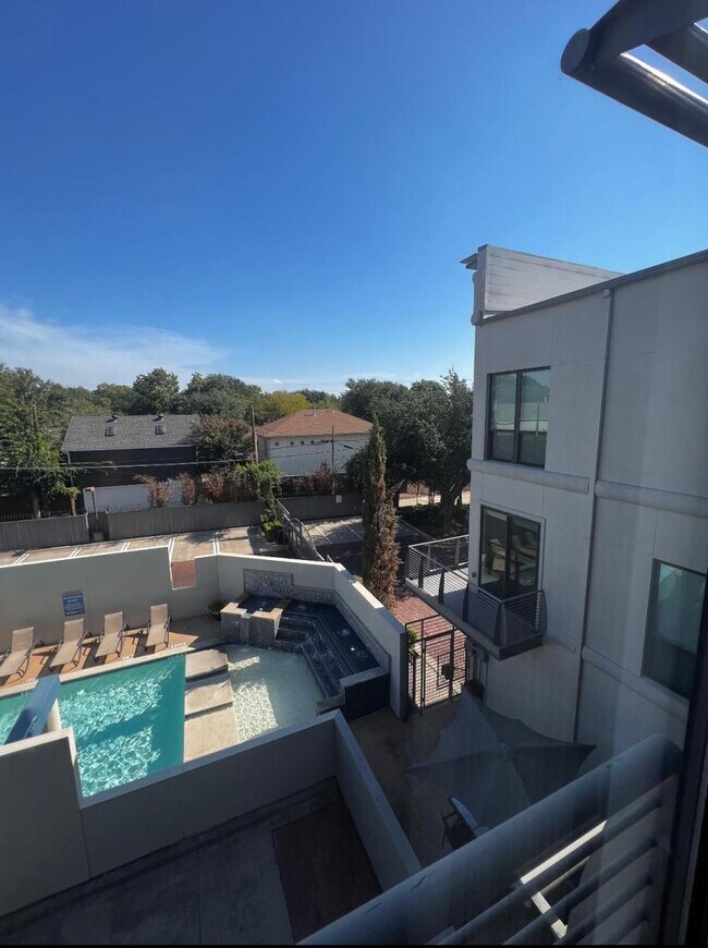 Foto del edificio - 4414 Cedar Springs Rd