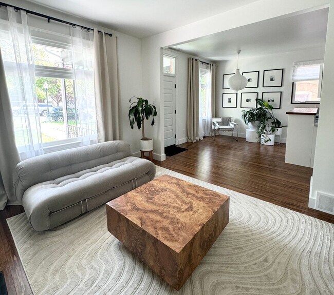 Foto del edificio - Gorgeous Avenues Remodel!