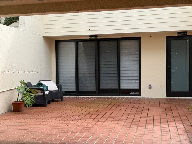 Foto del edificio - Southwest 102nd Place, Miami, FL 33173 - 3 BR 2.5 BA townhouse