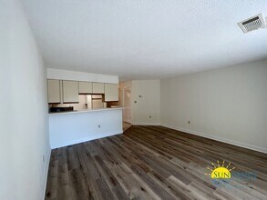 Building Photo - 307 Southlake Ct