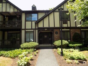 Building Photo - 25 Canterbury Ct