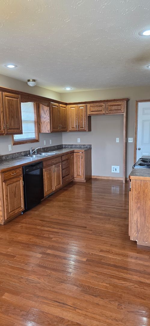 Building Photo - Charming 3-Bedroom Home in a Quiet Subdivi...