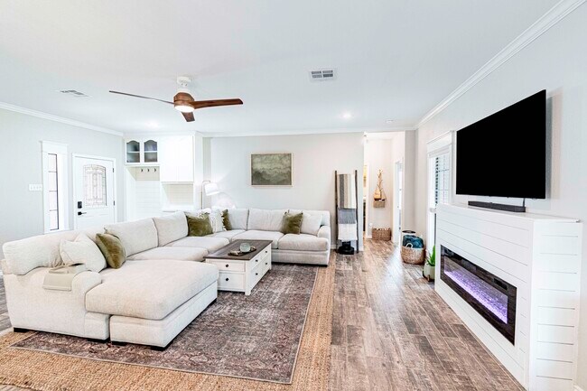Foto del edificio - 1001 Redwood Ave