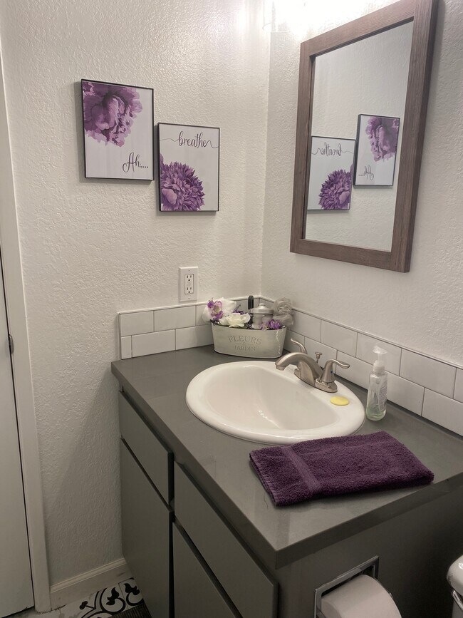 Private bath - 577 Leeward Way