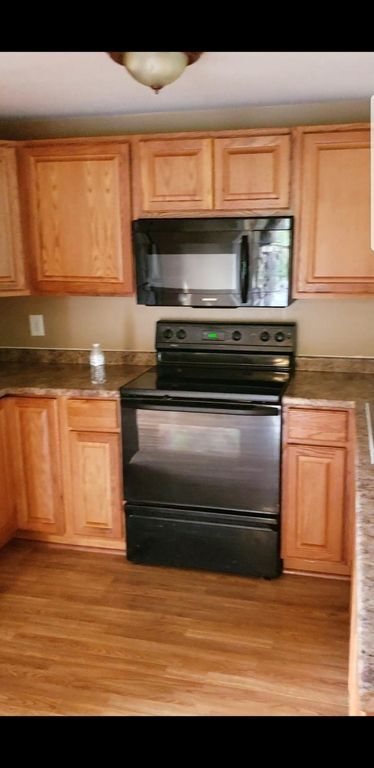 Foto del edificio - 300 Majestic Ct