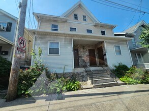 Building Photo - 116 E Broad St