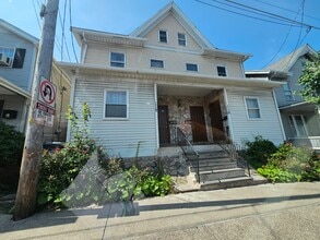 Building Photo - 116 E Broad St