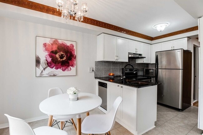 Kitchen - 6950 Tenth Line W