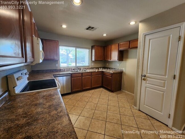 Building Photo - Queen Creek home for rent 4 bed 2 bath on ...
