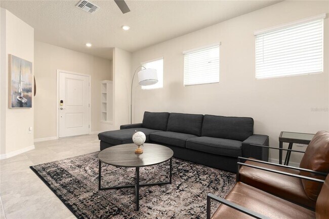 Foto del edificio - 7328 Oakmoss Loop
