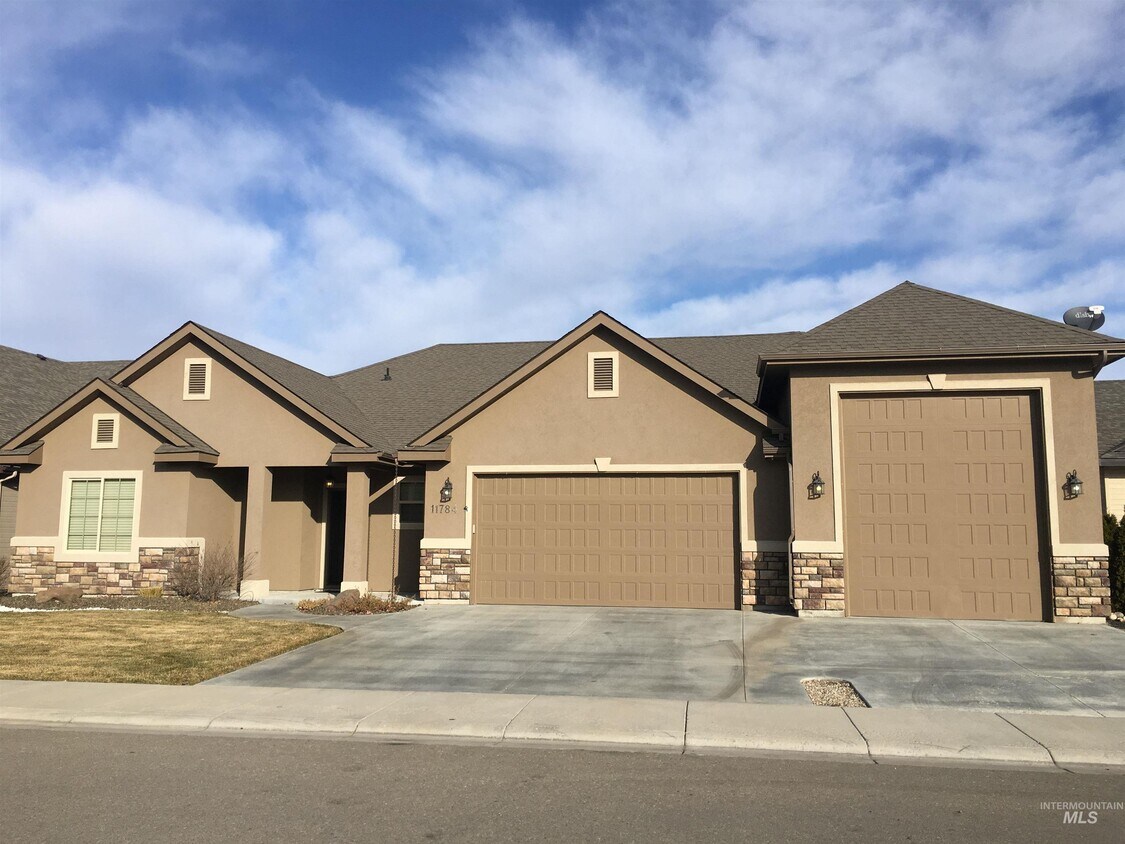 11784 W Carlisle Bay Dr, Star, ID 83669 House for Rent in Star, ID