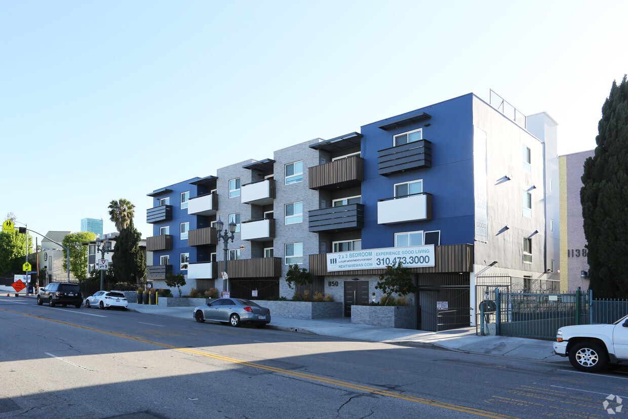 Primary Photo - Cahuenga Ivy by Wiseman