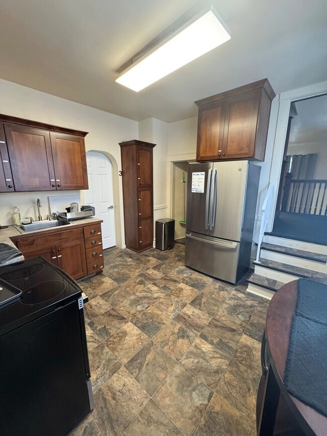 Building Photo - 1107 E Augusta Ave