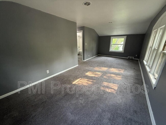 Building Photo - 6618 N 56th St