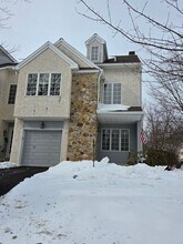 Building Photo - 555 W Saxony Dr