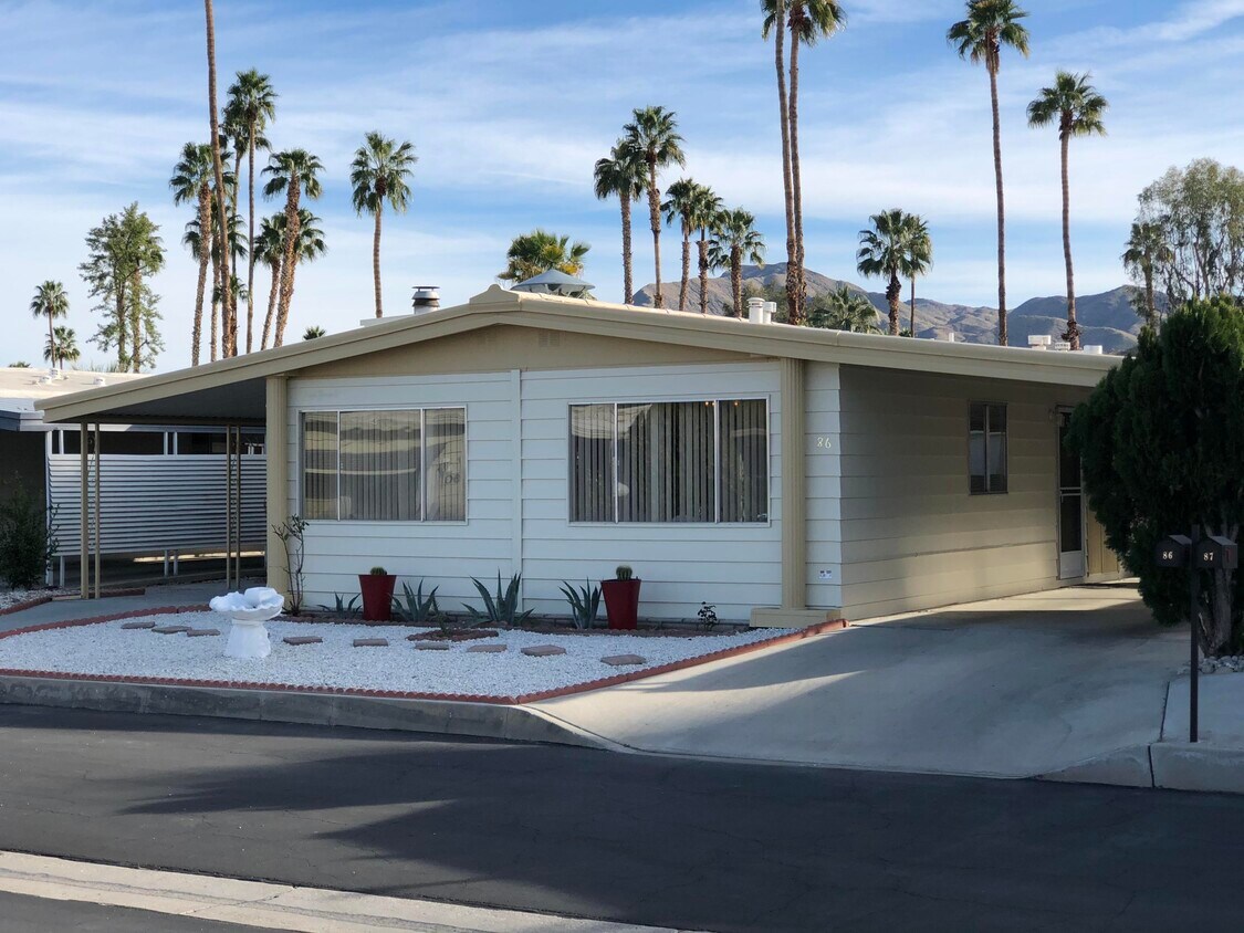 Primary Photo - 86 Desert Rose Dr