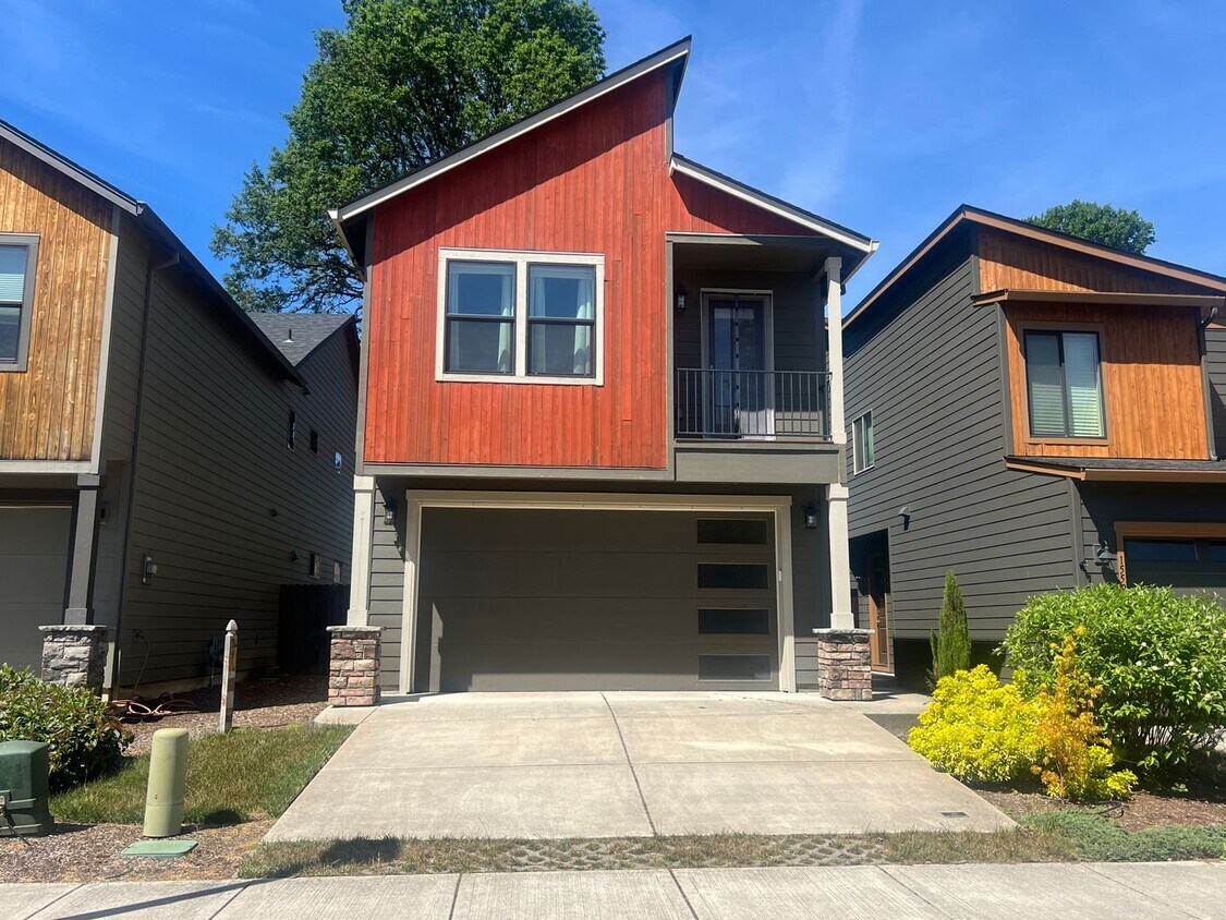 Primary Photo - Beautiful, modern 2-story home near Hockin...