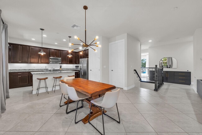 Foto del edificio - 1080 Community Dr