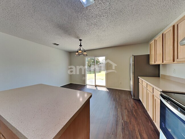 Foto del edificio - 1601 White Oak Rd