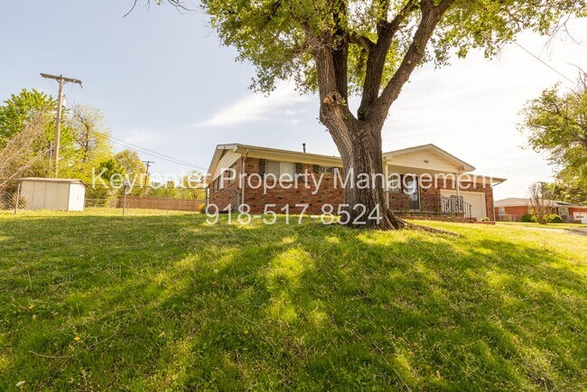Foto del edificio - 3 Bed 1.5 Bath in Great Midtown Location!