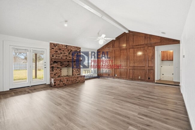 Foto del edificio - Updated 3-Bedroom Home with Large Fenced Yard in a Great Location