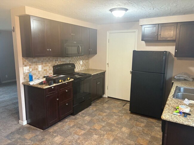 Foto del edificio - Springfield Duplex- 2 bedroom/1 bath updated unit