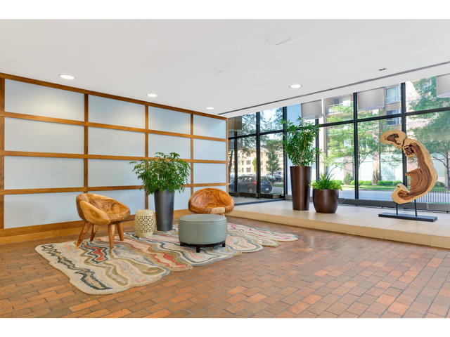 Foto del edificio - 5445 N Sheridan Rd