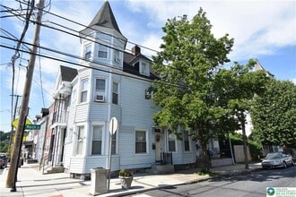 Building Photo - 201 Cattell St