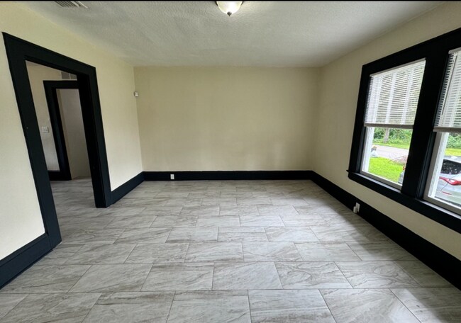 Foto del edificio - 2923 Rosselle St