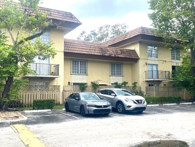 Building Photo - 8650 SW 109th Ave