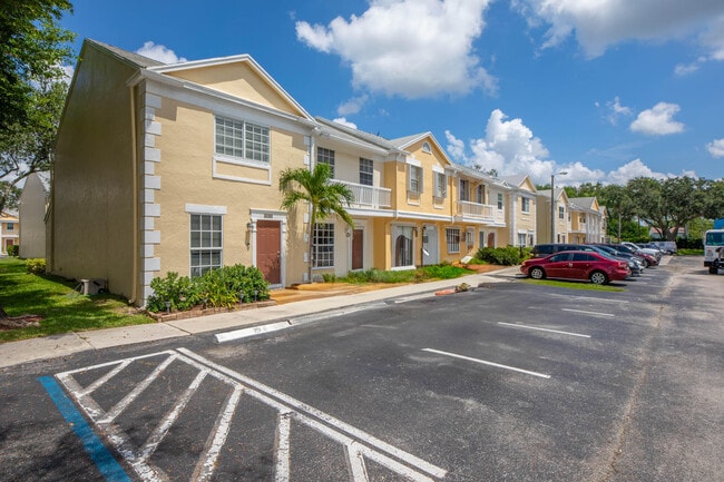 Building Photo - 2900 Dorchester Ln