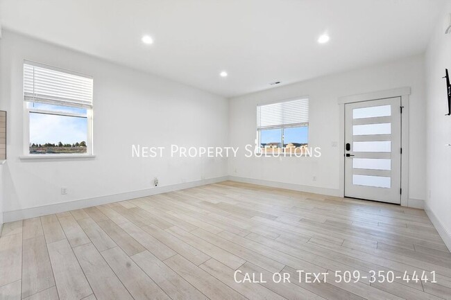 Building Photo - 4102 Quinn Dr NE