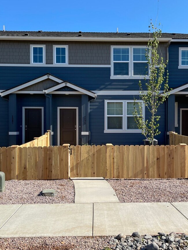 Foto del edificio - Town Home in NW Redmond's Canyon Ridge