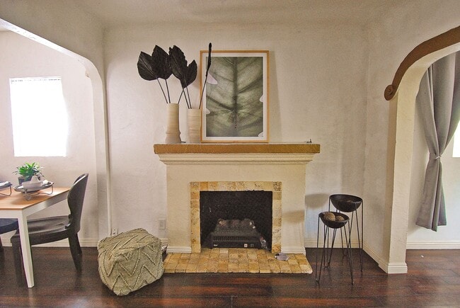 Building Photo - 826 Michigan Ave