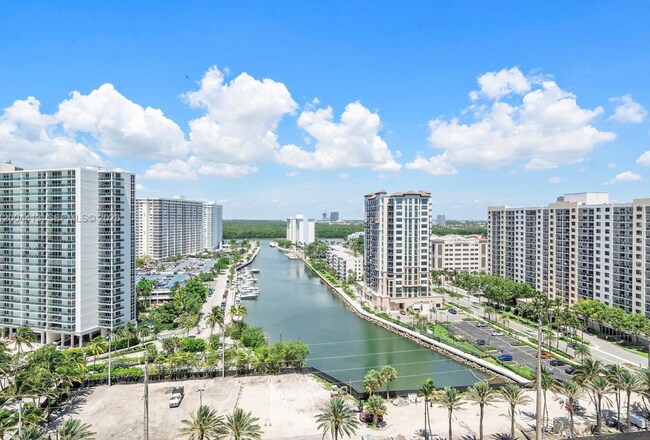 Foto del edificio - 15811 Collins Ave