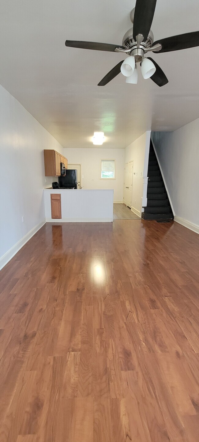 Foto del edificio - 2415 N Douglas St