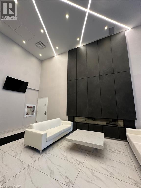 Building Photo - 15 Queen St S