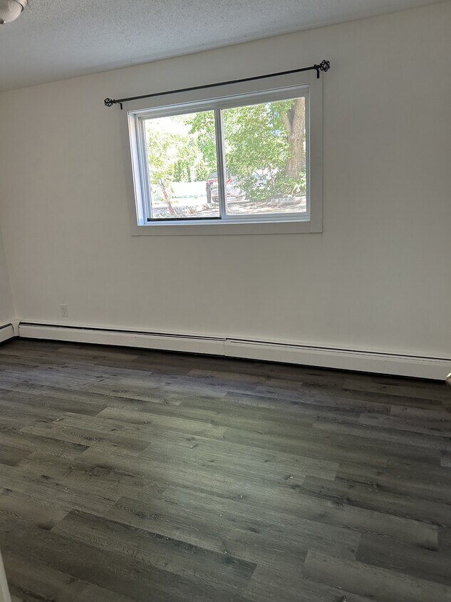 Photo du bâtiment - 727 5th Ave N
