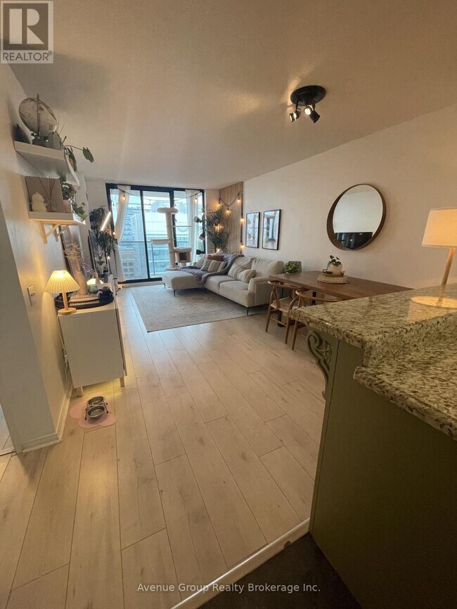 Photo du bâtiment - 750 Bay St.