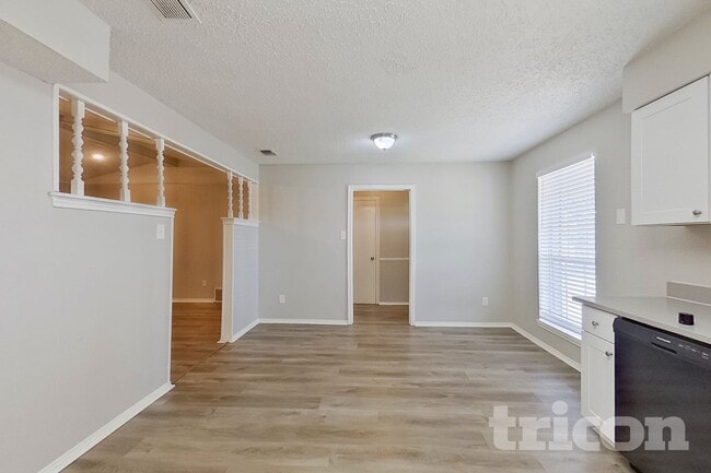 Building Photo - 545 Sharp Dr