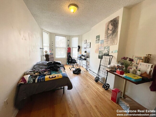 Building Photo - Central South End Location, Eat-in Kitchen...