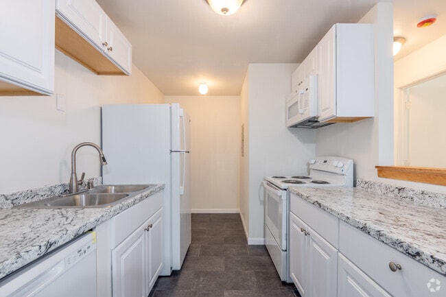2 habitaciones, 1 baño - 700 pies cuadrados - Cocina - Fon Du lac Terrace Apts