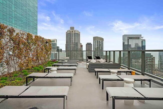 Foto del edificio - 225 E Grand Ave