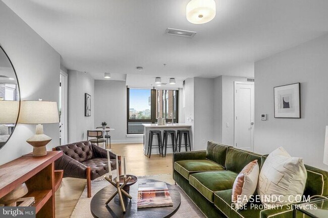 Building Photo - 1211 Van St SE