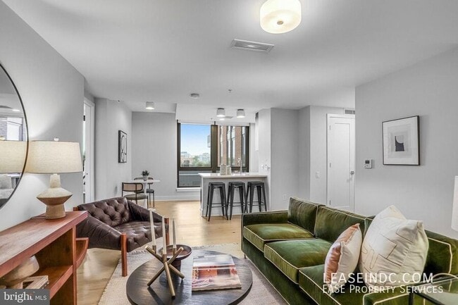 Photo - 1211 Van St SE Apartment