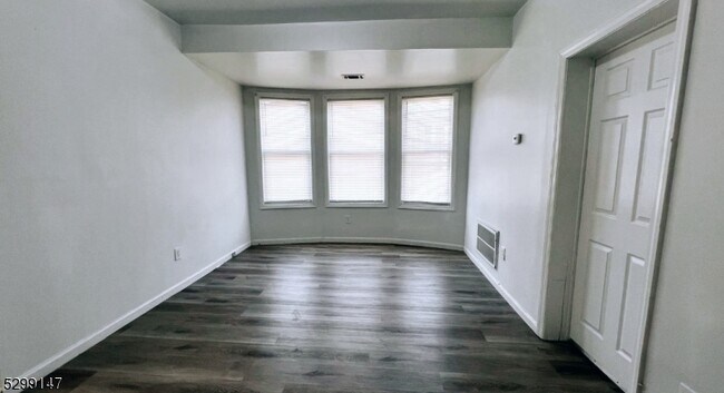 Building Photo - 298 14th Ave