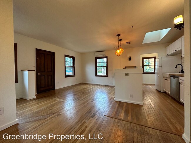 Building Photo - 2 br, 1 bath House - 7022 NE Siskiyou St