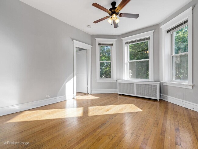 Building Photo - 3132 N Harding Ave